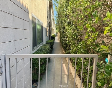 1331 Berkeley Street - Photo Thumbnail 3