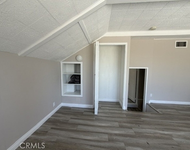 10459 Haines Canyon Avenue - Photo Thumbnail 21