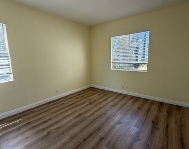 10459 Haines Canyon Avenue - Photo Thumbnail 13