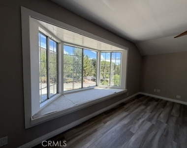 10459 Haines Canyon Avenue - Photo Thumbnail 12