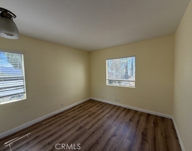 10459 Haines Canyon Avenue - Photo Thumbnail 15