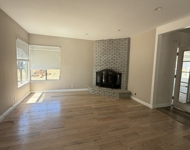 10459 Haines Canyon Avenue - Photo Thumbnail 8