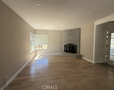 10459 Haines Canyon Avenue - Photo Thumbnail 6