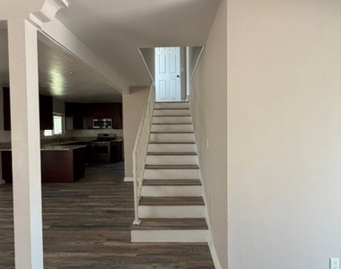 10459 Haines Canyon Avenue - Photo Thumbnail 5