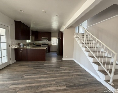 10459 Haines Canyon Avenue - Photo Thumbnail 4