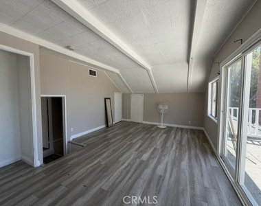 10459 Haines Canyon Avenue - Photo Thumbnail 17