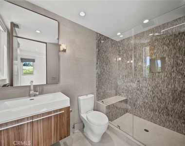 633 N Laurel Avenue - Photo Thumbnail 47