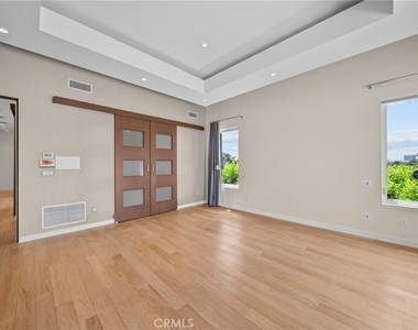 633 N Laurel Avenue - Photo Thumbnail 49