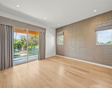 633 N Laurel Avenue - Photo Thumbnail 39