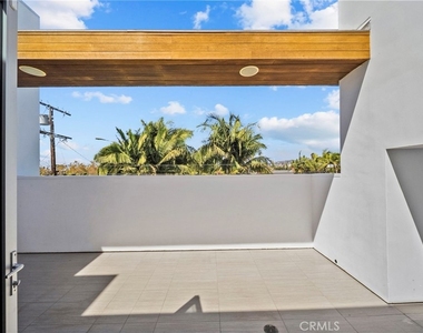 633 N Laurel Avenue - Photo Thumbnail 56