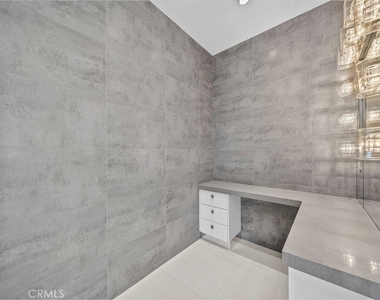 633 N Laurel Avenue - Photo Thumbnail 54