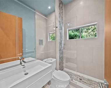 633 N Laurel Avenue - Photo Thumbnail 66