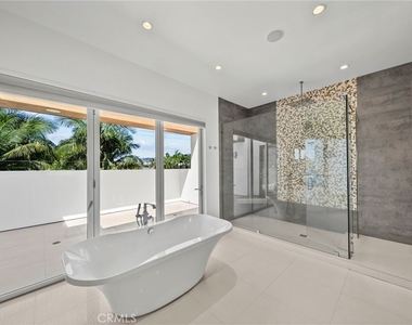 633 N Laurel Avenue - Photo Thumbnail 53