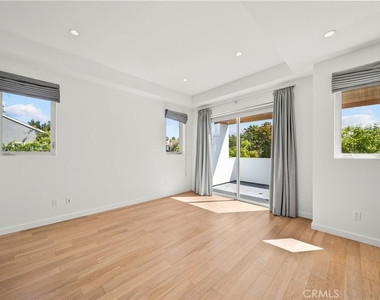633 N Laurel Avenue - Photo Thumbnail 44