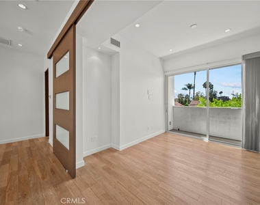 633 N Laurel Avenue - Photo Thumbnail 38