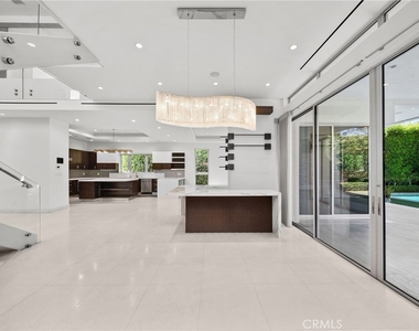 633 N Laurel Avenue - Photo Thumbnail 20
