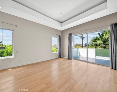 633 N Laurel Avenue - Photo Thumbnail 48