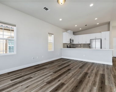 351 Calle De Pueblo - Photo Thumbnail 27