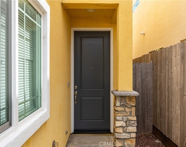 351 Calle De Pueblo - Photo Thumbnail 6