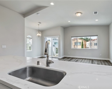 351 Calle De Pueblo - Photo Thumbnail 22