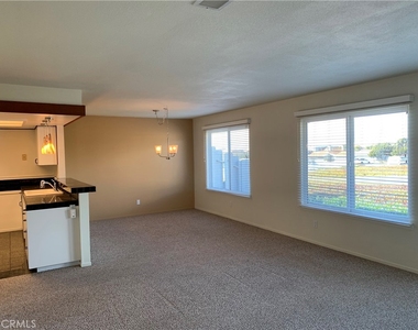 9148 Balboa - Photo Thumbnail 5