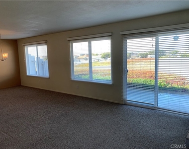 9148 Balboa - Photo Thumbnail 4
