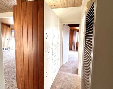 425 Wellington - Photo Thumbnail 19