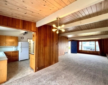 425 Wellington - Photo Thumbnail 8