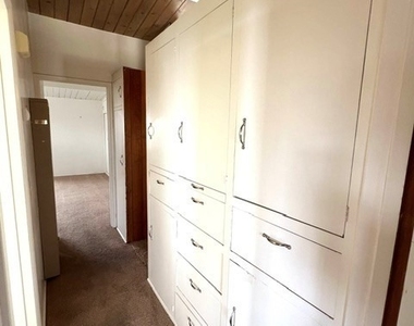 425 Wellington - Photo Thumbnail 18