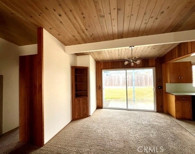 425 Wellington - Photo Thumbnail 5