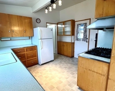 425 Wellington - Photo Thumbnail 10