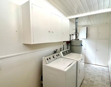 425 Wellington - Photo Thumbnail 14