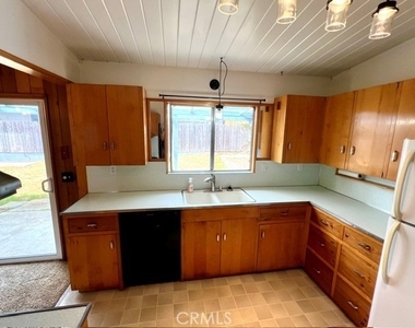 425 Wellington - Photo Thumbnail 11
