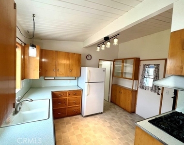 425 Wellington - Photo Thumbnail 9