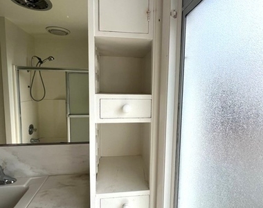 425 Wellington - Photo Thumbnail 23