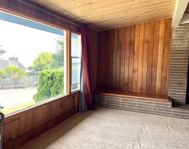 425 Wellington - Photo Thumbnail 2