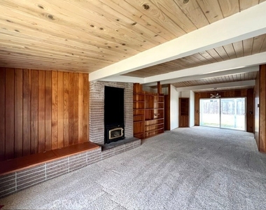 425 Wellington - Photo Thumbnail 1