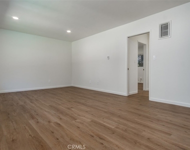 4653 Fulton - Photo Thumbnail 2