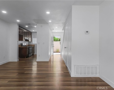 13440 1/2 Village Drive - Photo Thumbnail 11