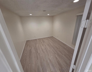 1040 W Macarthur Boulevard - Photo Thumbnail 27