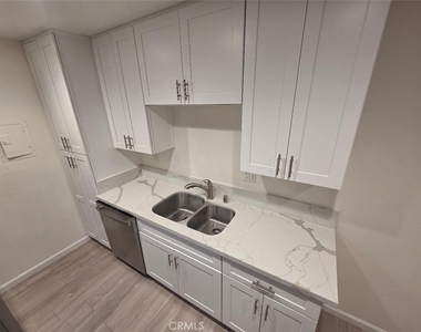 1040 W Macarthur Boulevard - Photo Thumbnail 19