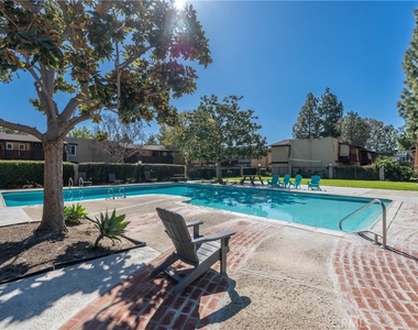 1040 W Macarthur Boulevard - Photo Thumbnail 4