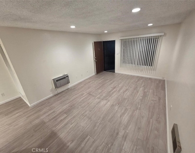 1040 W Macarthur Boulevard - Photo Thumbnail 20