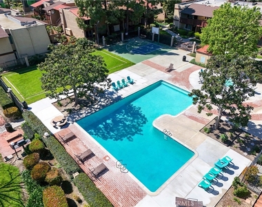 1040 W Macarthur Boulevard - Photo Thumbnail 9