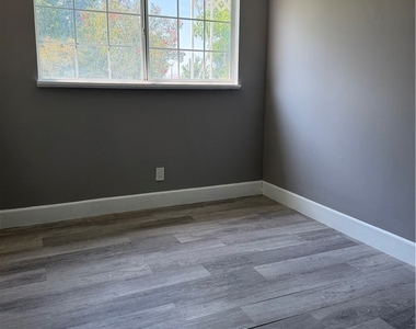 6603 Mitad Court - Photo Thumbnail 10