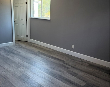 6603 Mitad Court - Photo Thumbnail 12