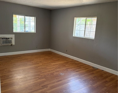 6603 Mitad Court - Photo Thumbnail 8