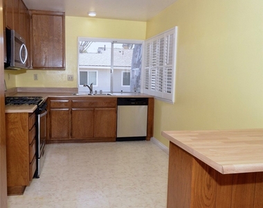 2470 Coventry Circle - Photo Thumbnail 2