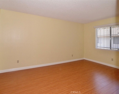 2470 Coventry Circle - Photo Thumbnail 12