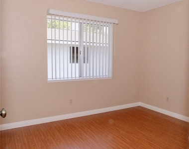2470 Coventry Circle - Photo Thumbnail 11
